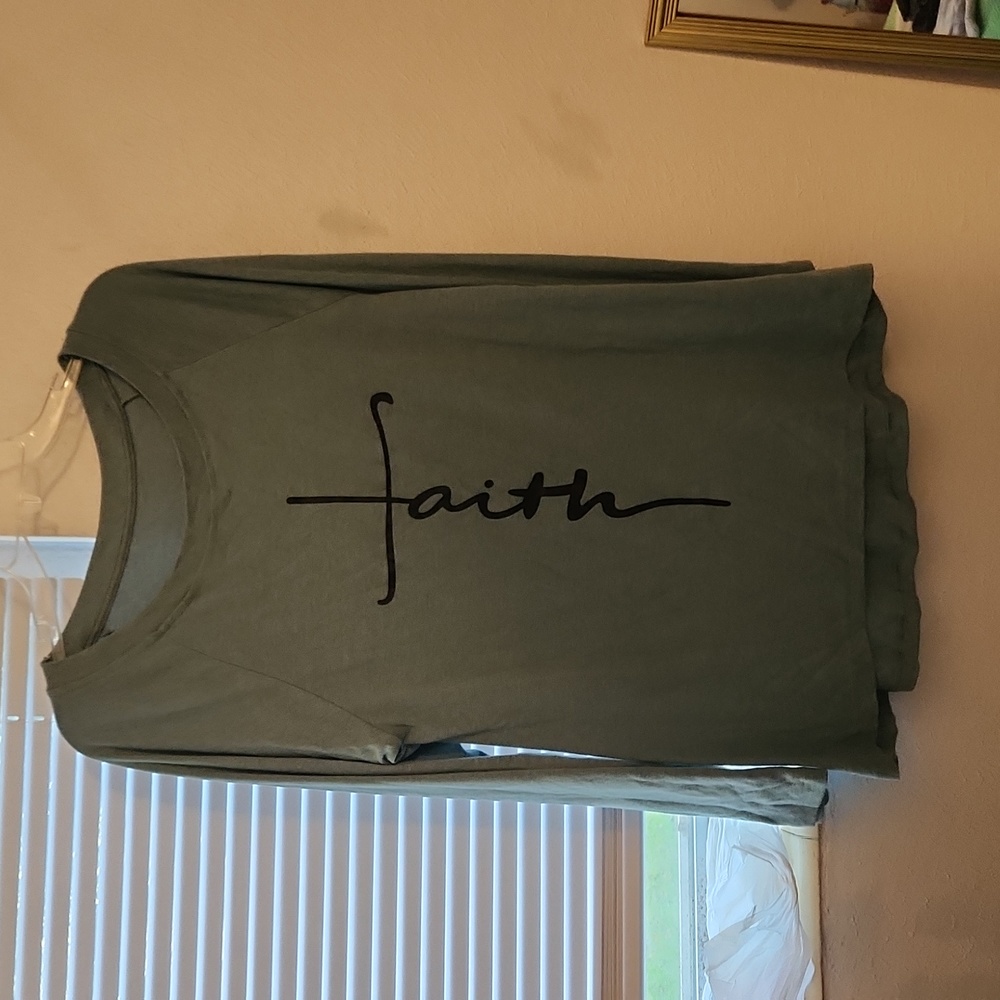 Long sleeve graphic "faith" shirt